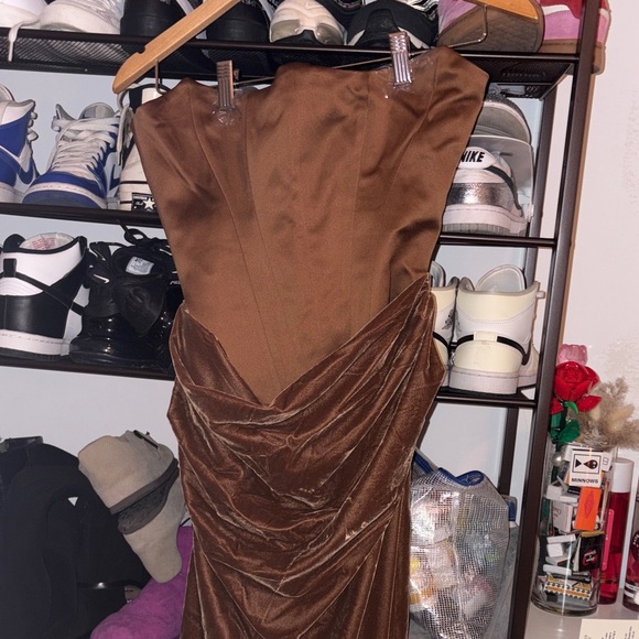 House of CB Persephone Brown Velvet Strapless Gown Formal / Evening Dress - Picture 6 of 7